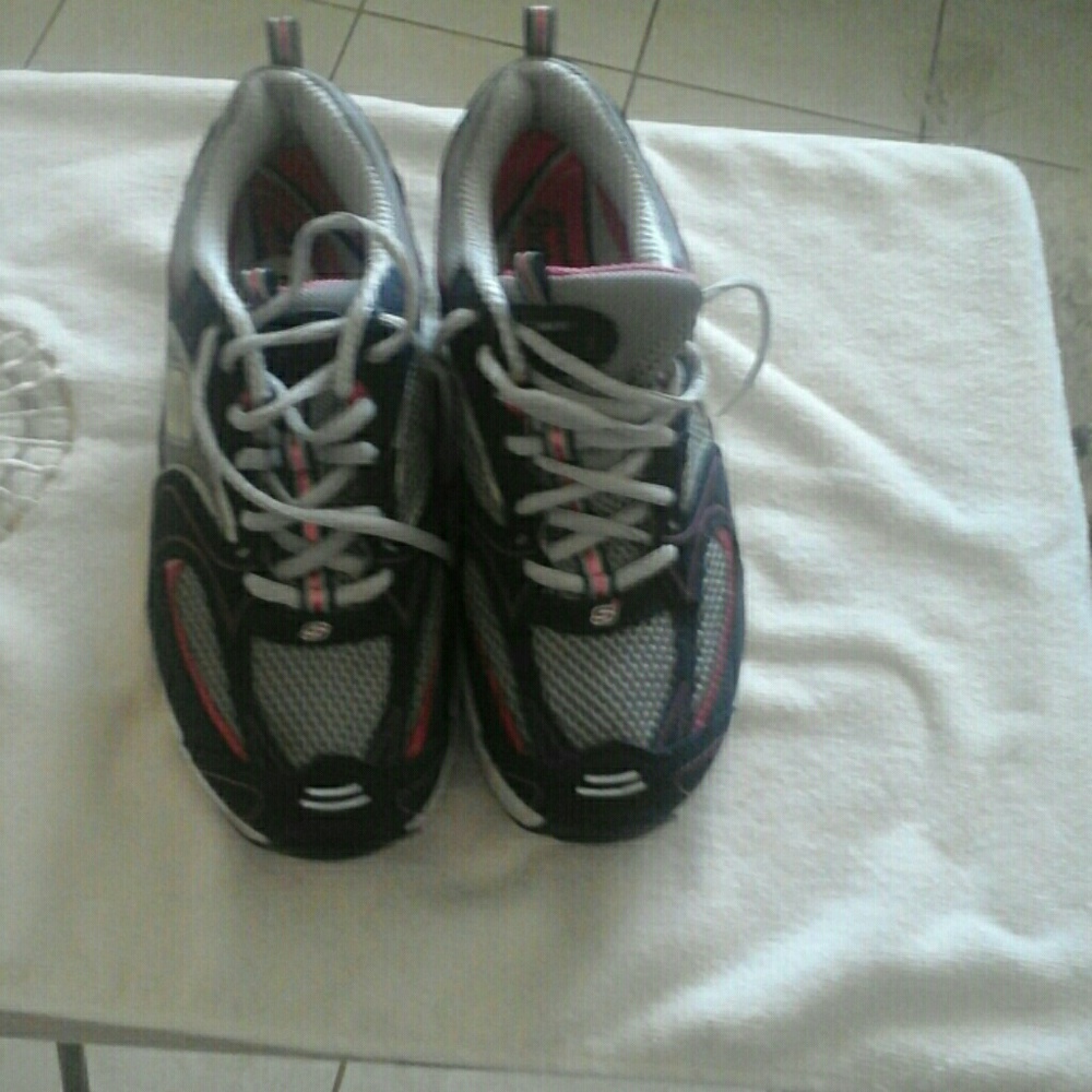 Women's  tennis shoes